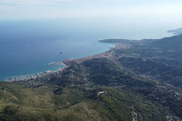 Baie de Menton depuis les hauteurs (06)