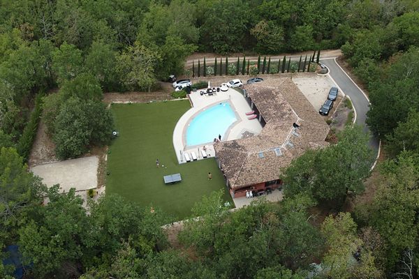 Villa dans la pinède, Saint-Paul-en-Forêt (83)